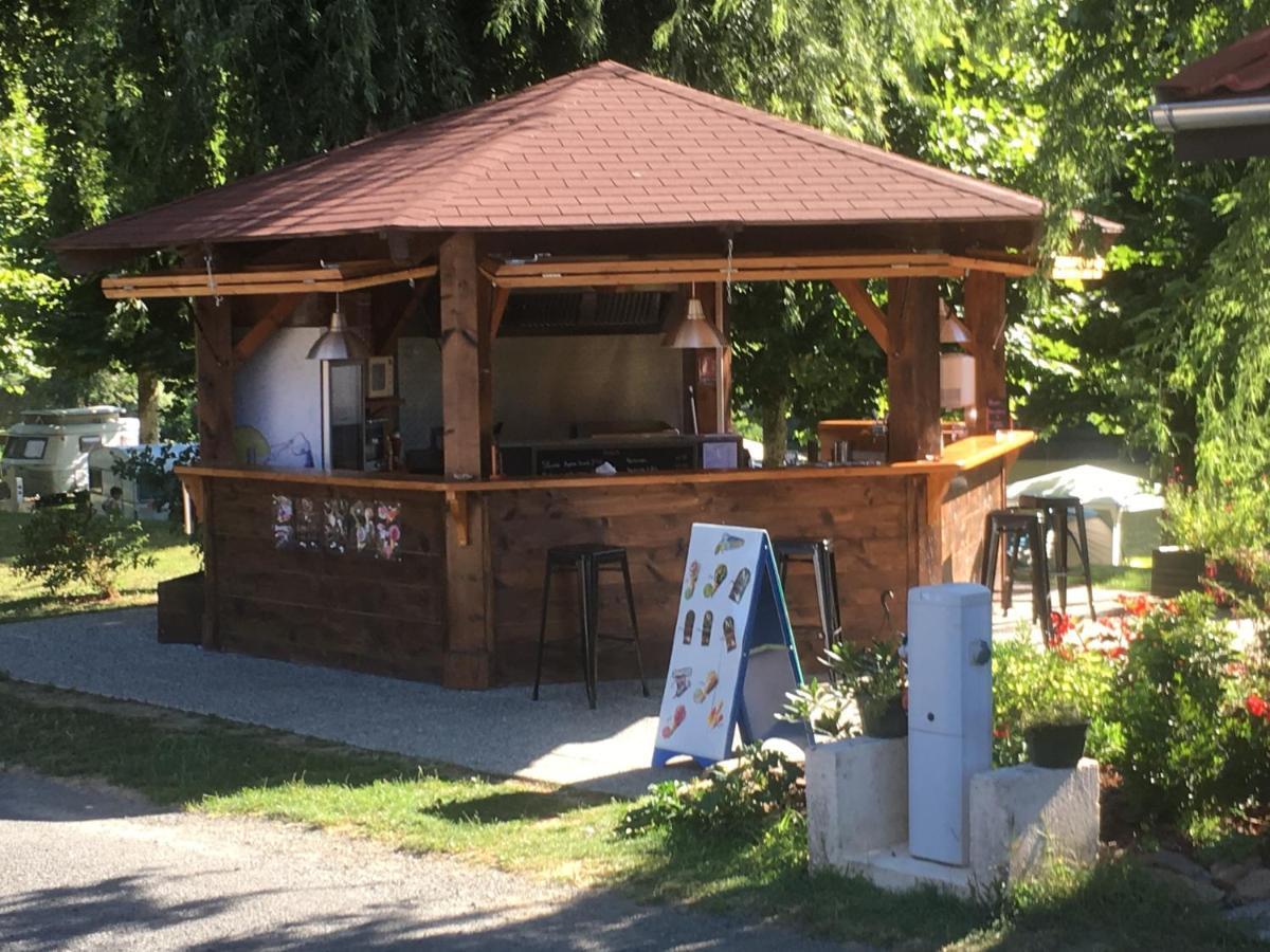 Camping Les Etoiles Saint-Sornin-Lavolps ภายนอก รูปภาพ