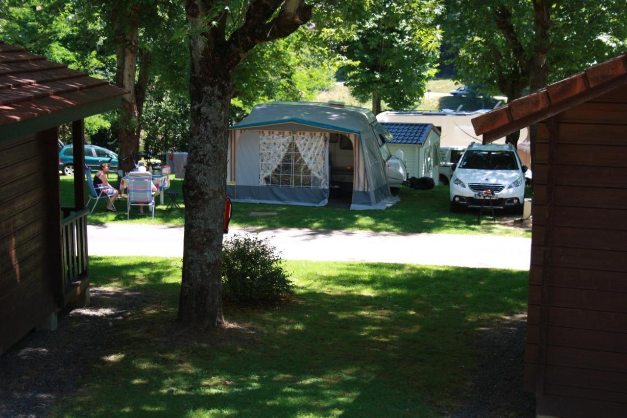 Camping Les Etoiles Saint-Sornin-Lavolps ภายนอก รูปภาพ