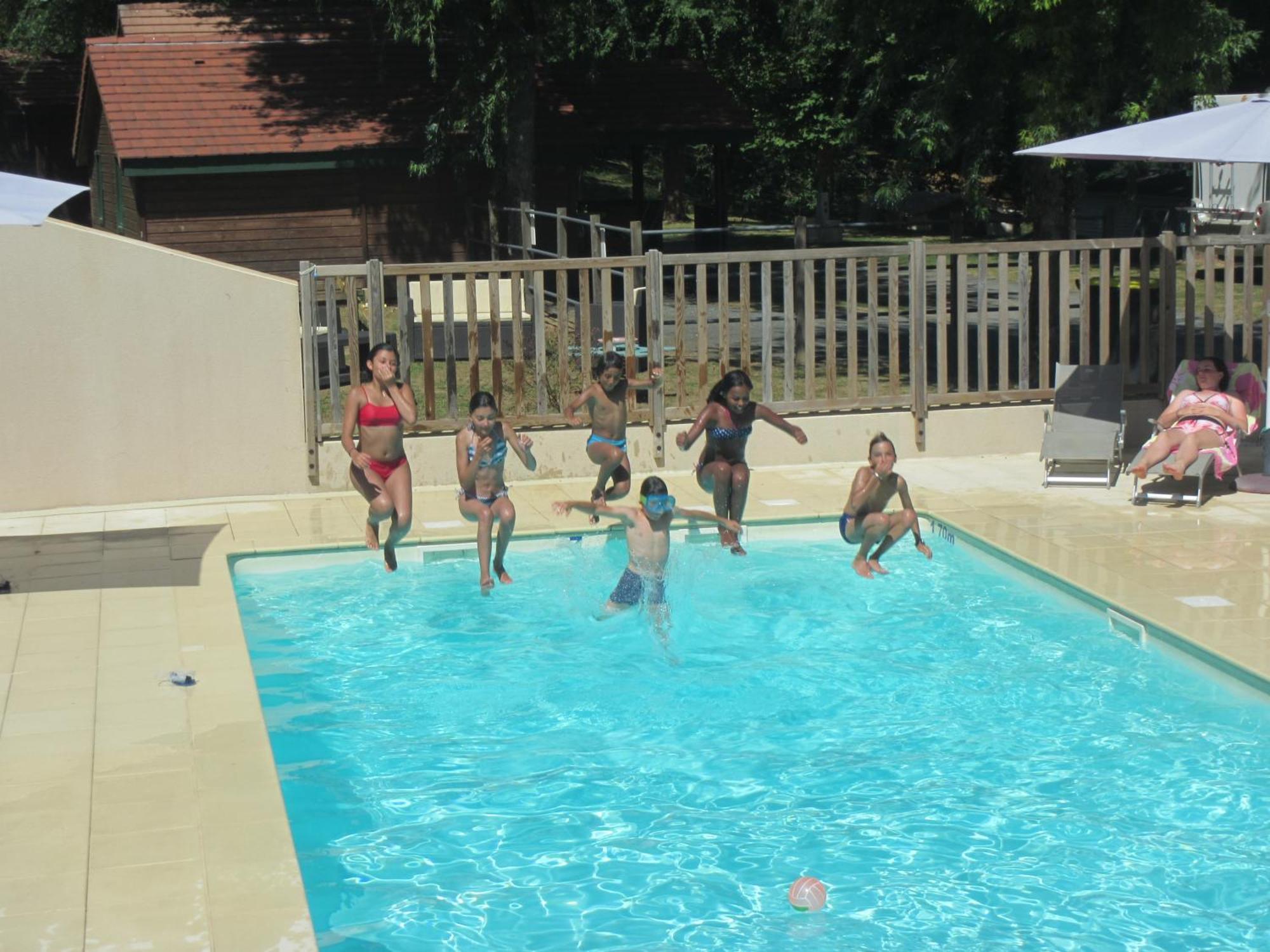 Camping Les Etoiles Saint-Sornin-Lavolps ภายนอก รูปภาพ