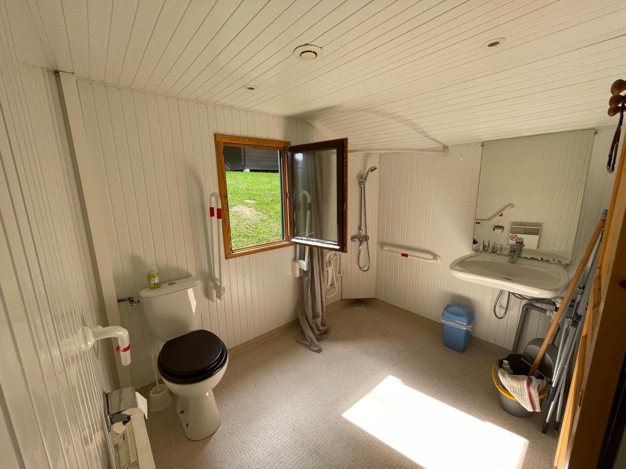 Camping Les Etoiles Saint-Sornin-Lavolps ภายนอก รูปภาพ