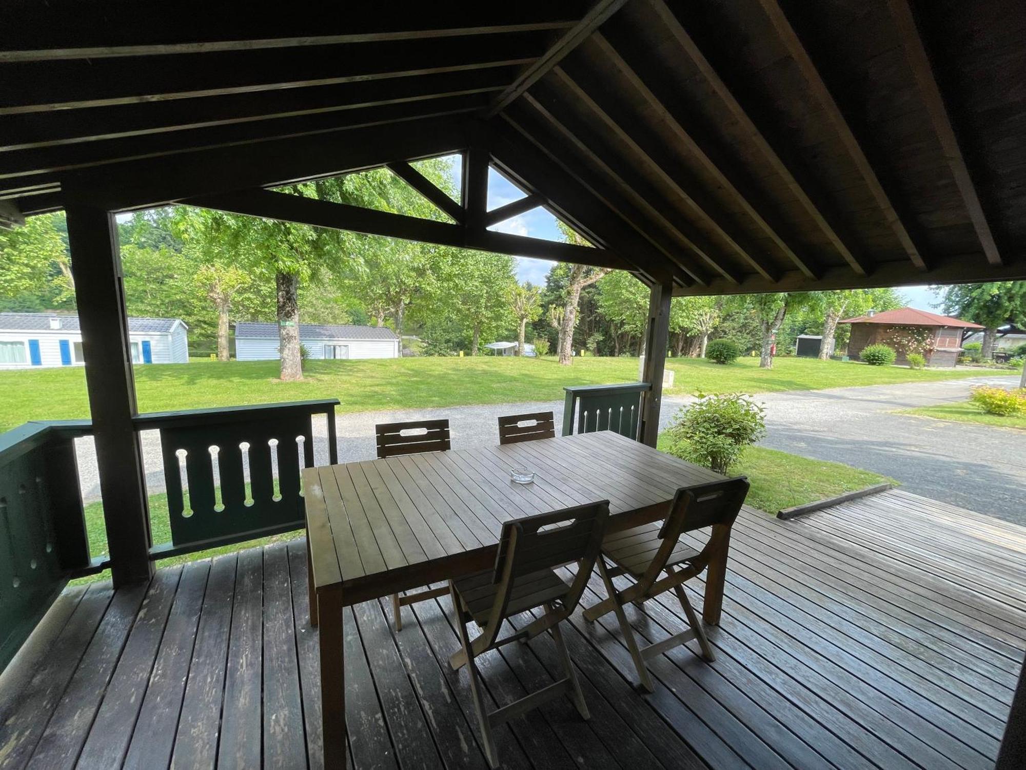Camping Les Etoiles Saint-Sornin-Lavolps ภายนอก รูปภาพ