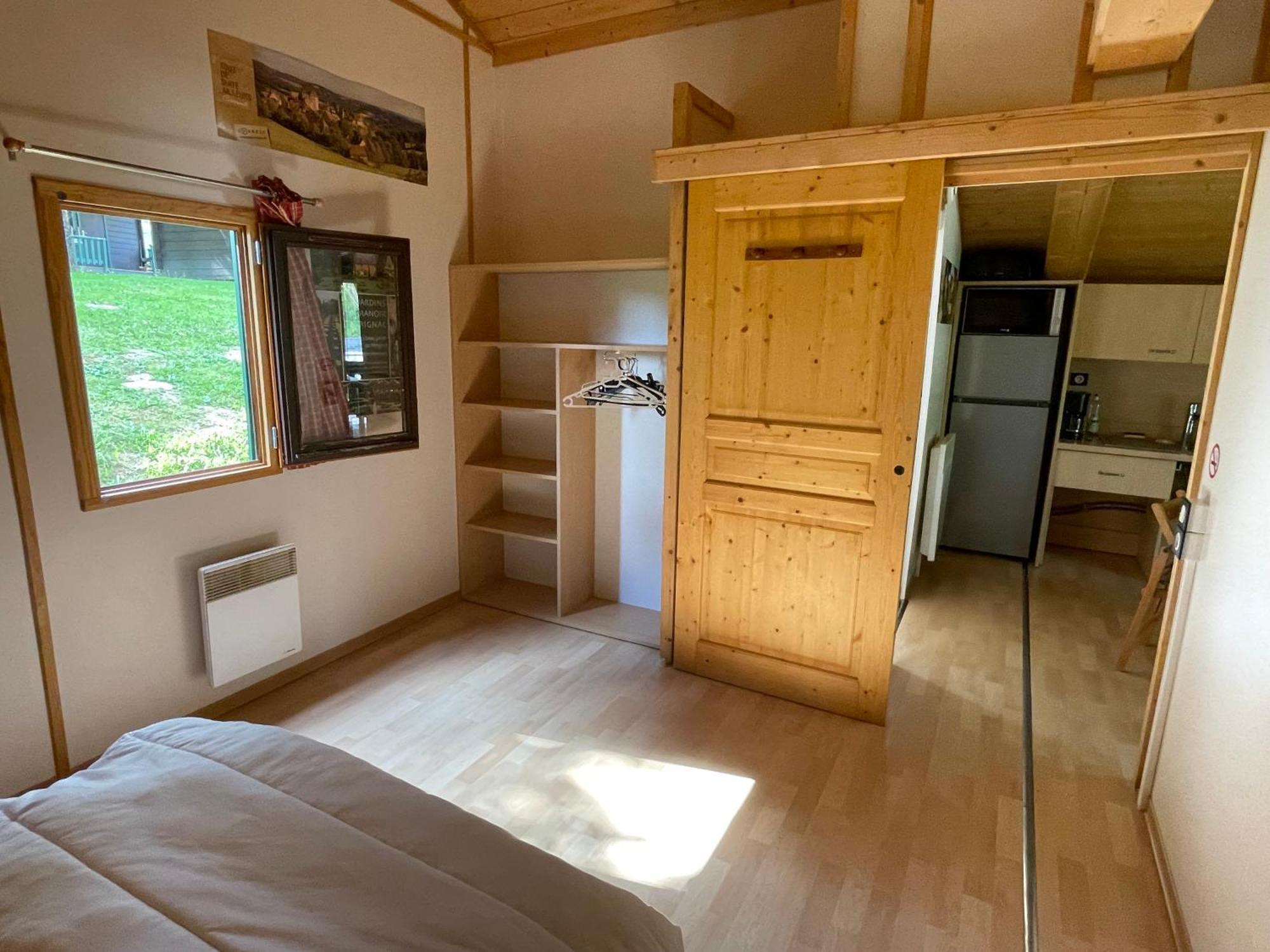 Camping Les Etoiles Saint-Sornin-Lavolps ภายนอก รูปภาพ