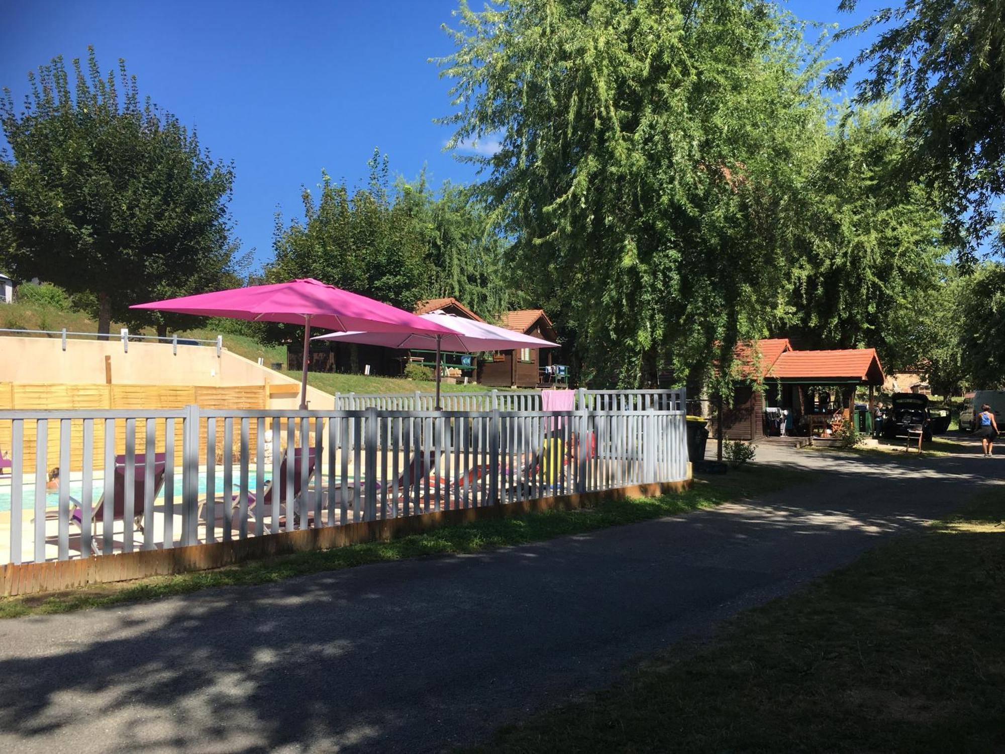 Camping Les Etoiles Saint-Sornin-Lavolps ภายนอก รูปภาพ