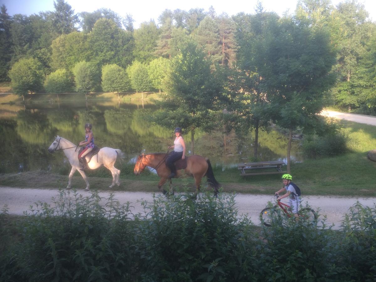 Camping Les Etoiles Saint-Sornin-Lavolps ภายนอก รูปภาพ