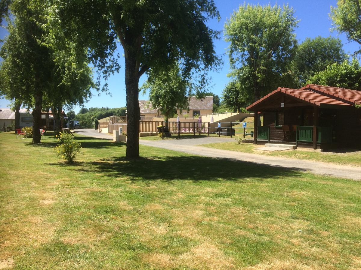 Camping Les Etoiles Saint-Sornin-Lavolps ภายนอก รูปภาพ