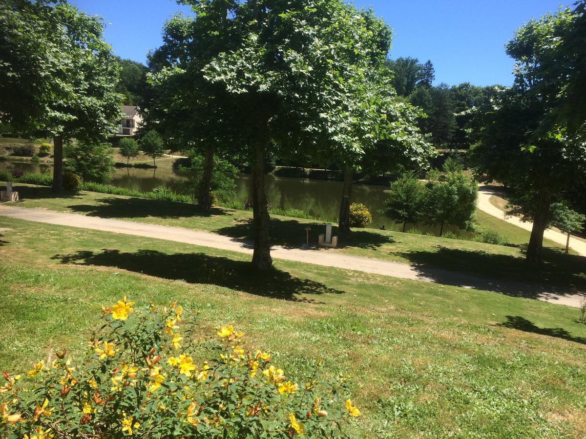 Camping Les Etoiles Saint-Sornin-Lavolps ภายนอก รูปภาพ